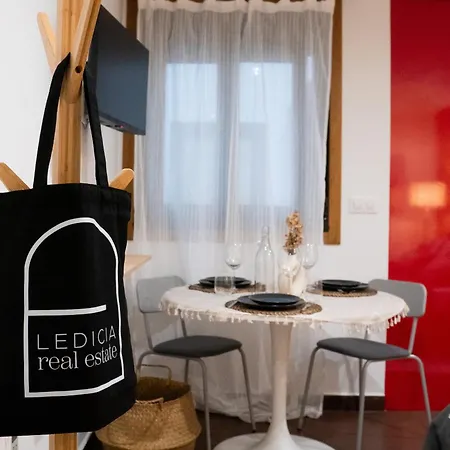 Daire The Silver Flat